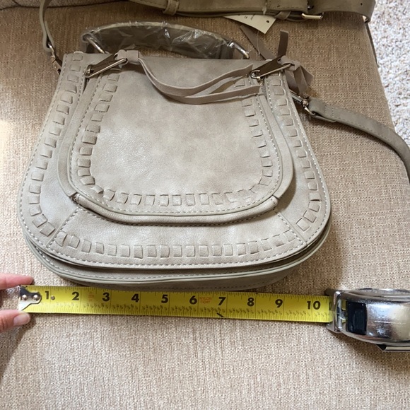 Light Gray Saddle Bag from Francesca’s. New w Tag - Picture 7 of 8